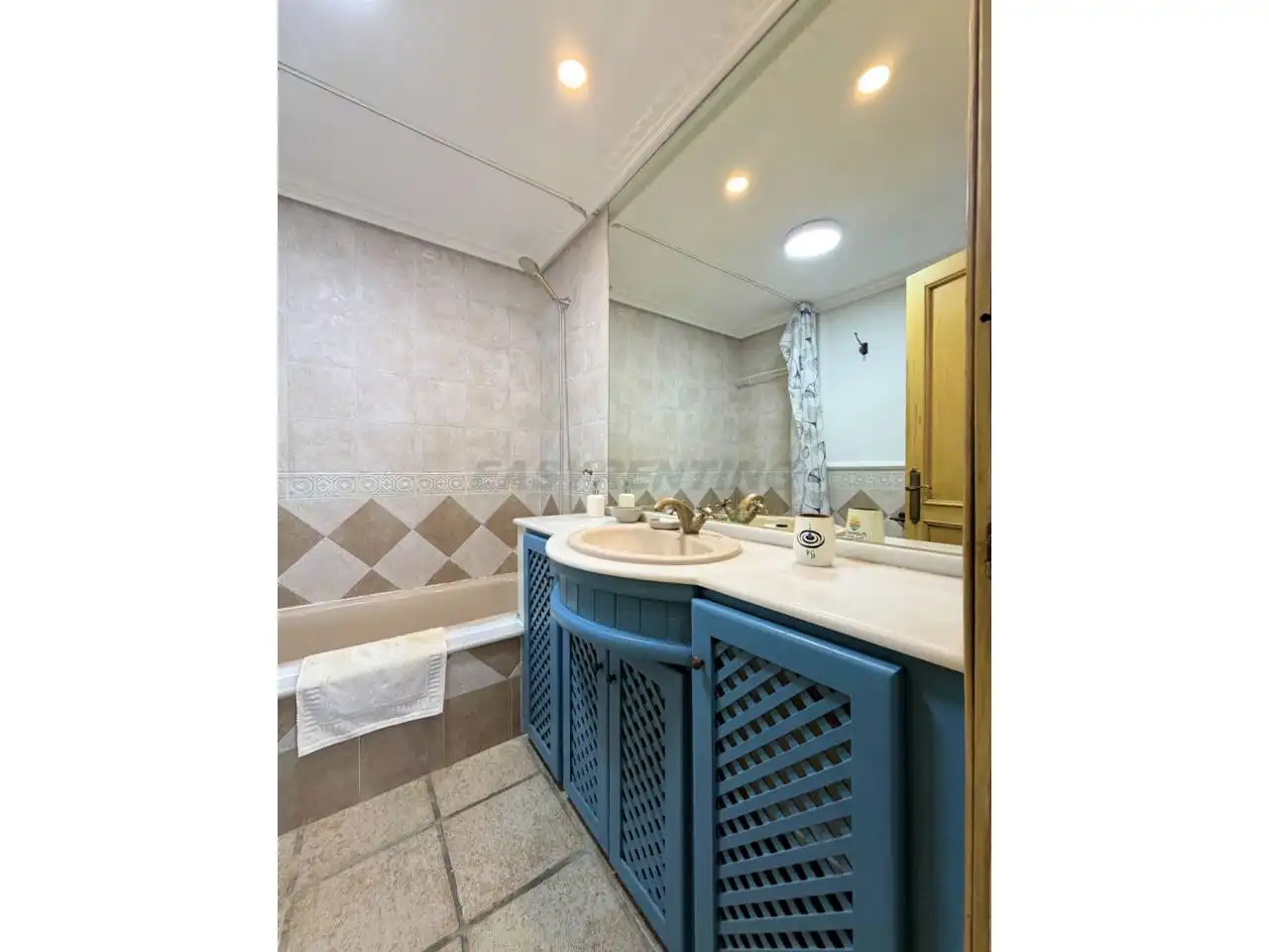Bathroom of Flat for sale in La Alcaidesa  with Terrace and Furnished