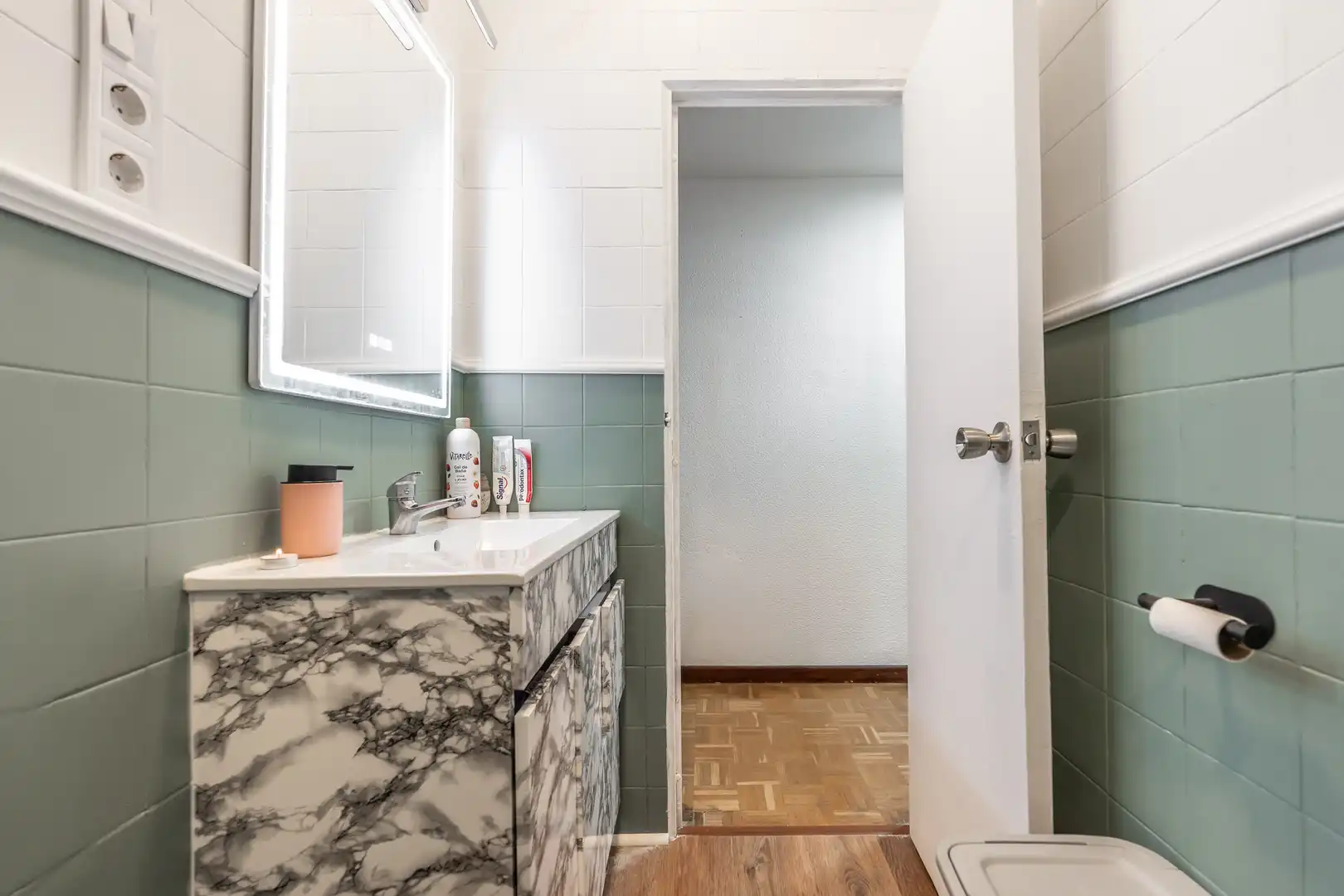 Bathroom of Flat for sale in Madrid  with Heating