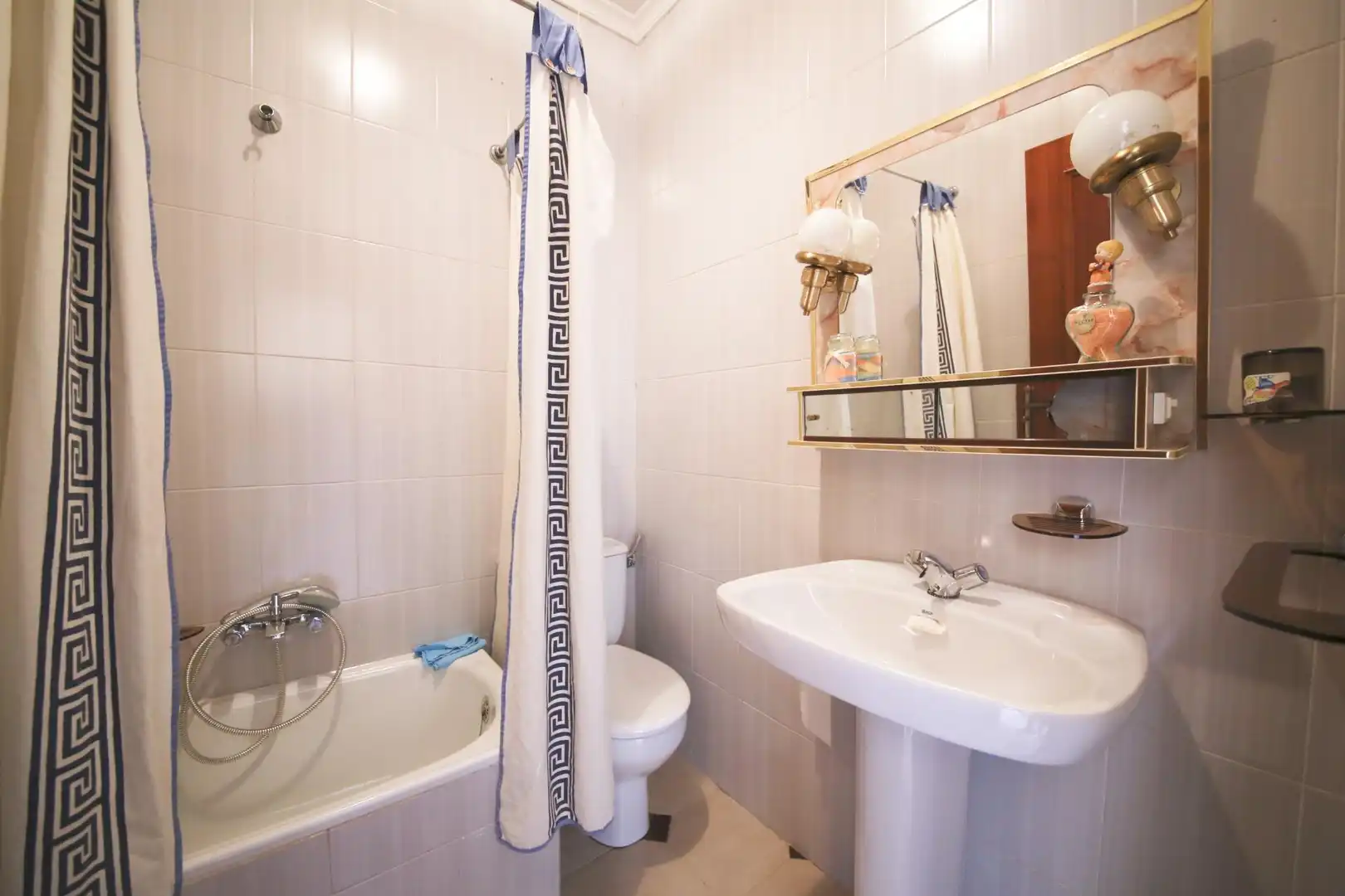 Baño de Casa o chalet en venta en Tomelloso con Aire acondicionado, Jardín privado y Trastero