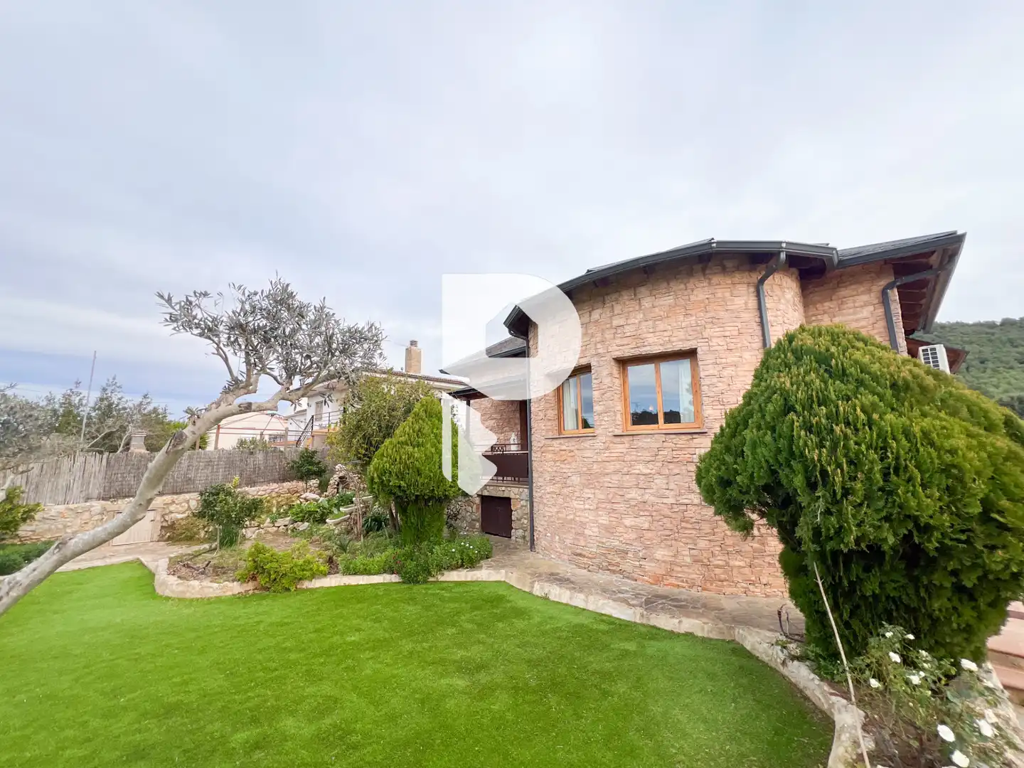 Vista exterior de Casa o xalet en venda en Vallirana amb Aire condicionat, Calefacció i Jardí privat