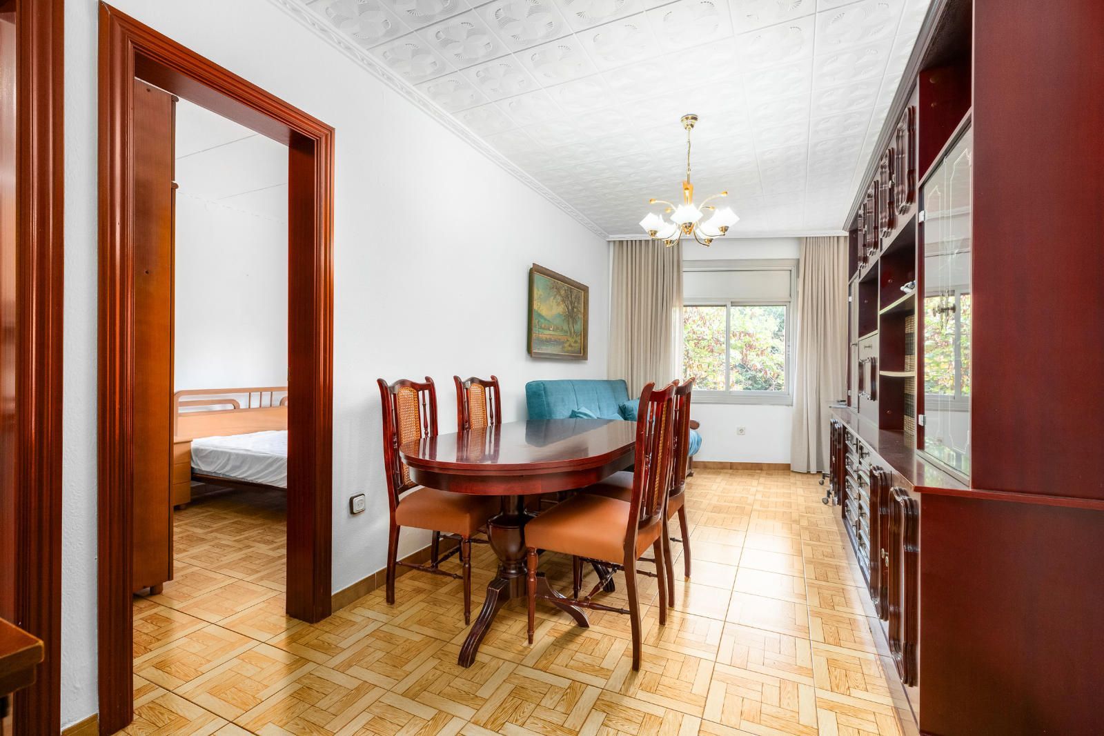 Pis en venda a Nova, Col.legis Nous