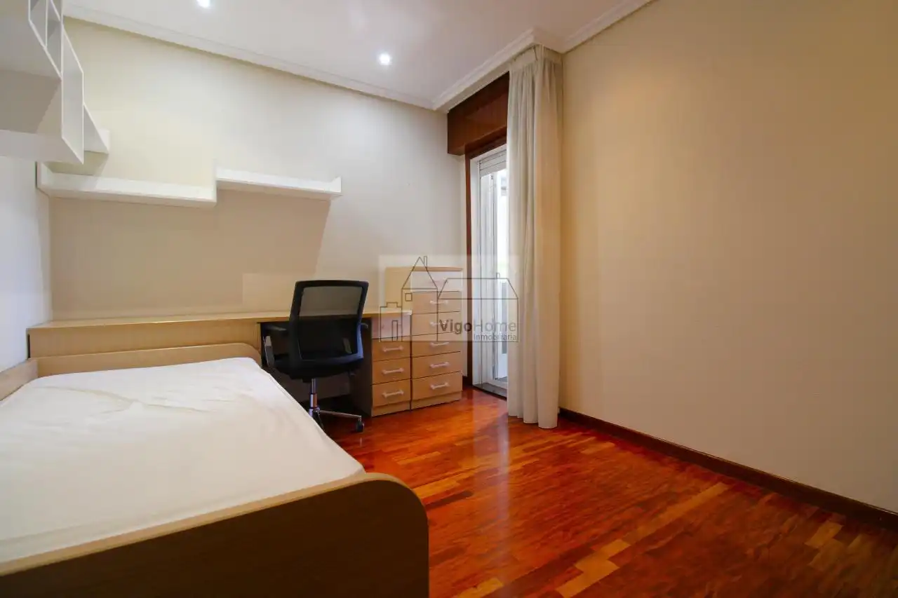 Bedroom of Flat for rent in Vigo   with Heating, Parquet flooring and Storage room