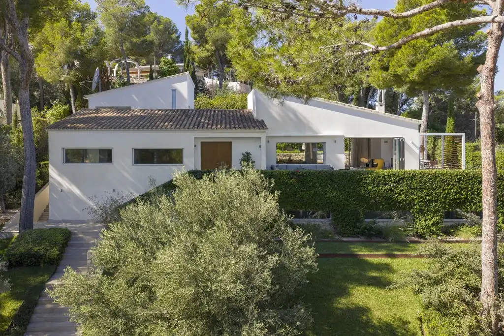 Vista exterior de Casa o xalet en venda en Calvià amb Aire condicionat, Calefacció i Jardí privat