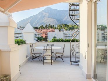 Penthouse with lift to rent in Milla de Oro