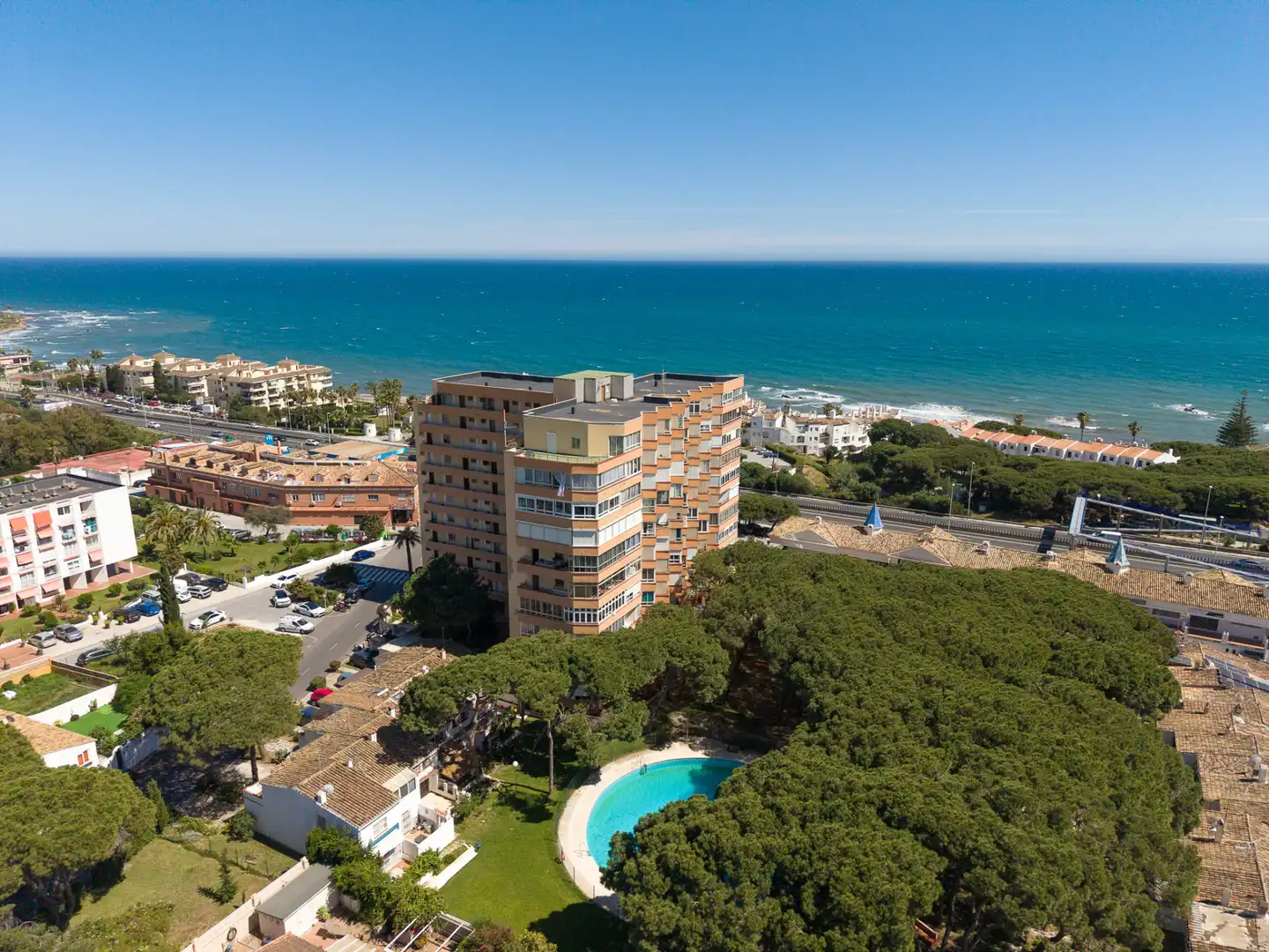 Außenansicht von Wohnungen zum Verkauf in Mijas mit Terrasse, Schwimmbad und Möbliert