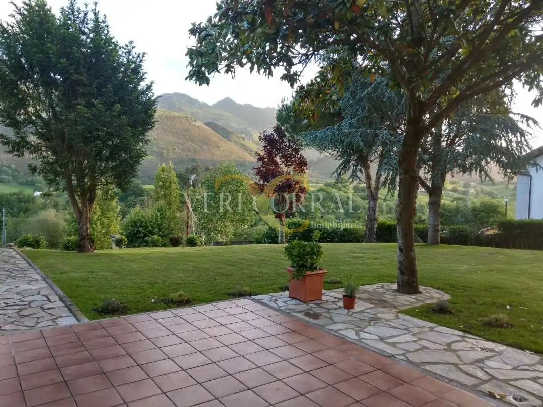 Jardín de Edificio en venta en Llanes