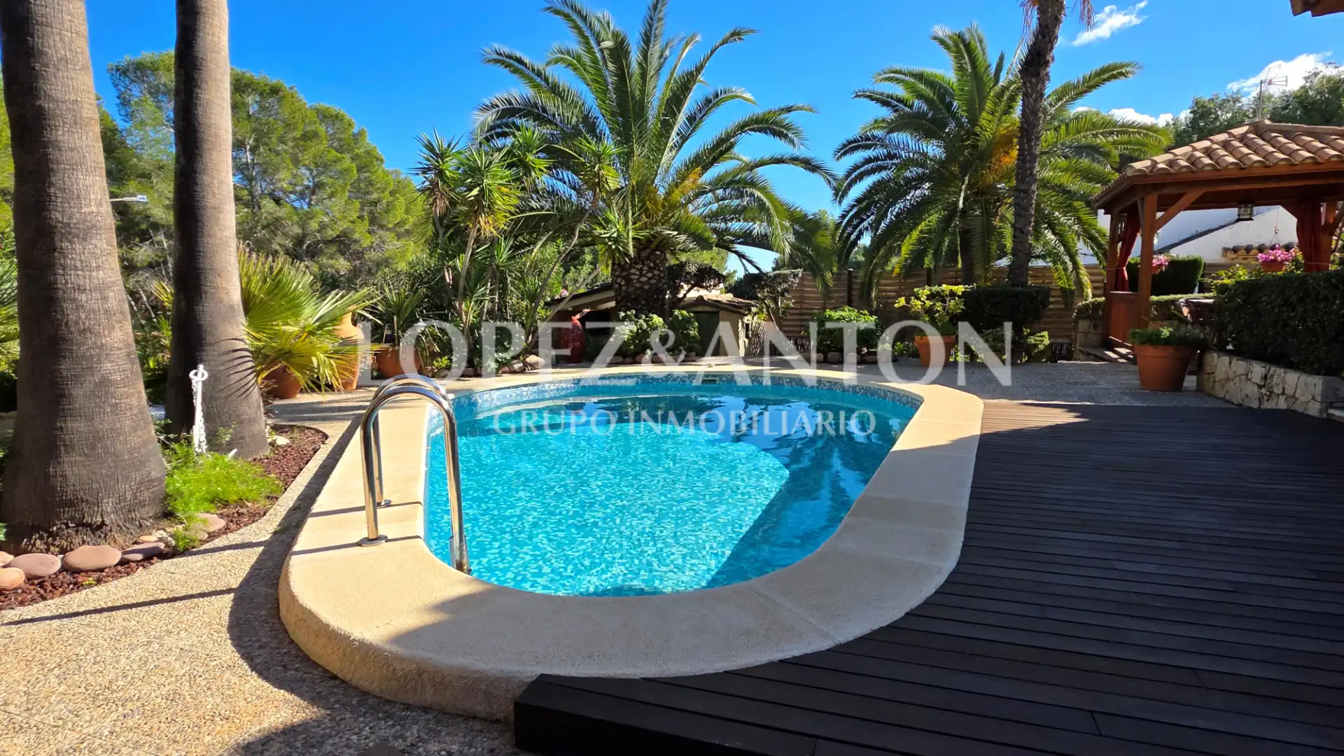 Schwimmbecken von Haus oder Chalet zum Verkauf in L'Eliana mit Klimaanlage, Heizung und Privatgarten