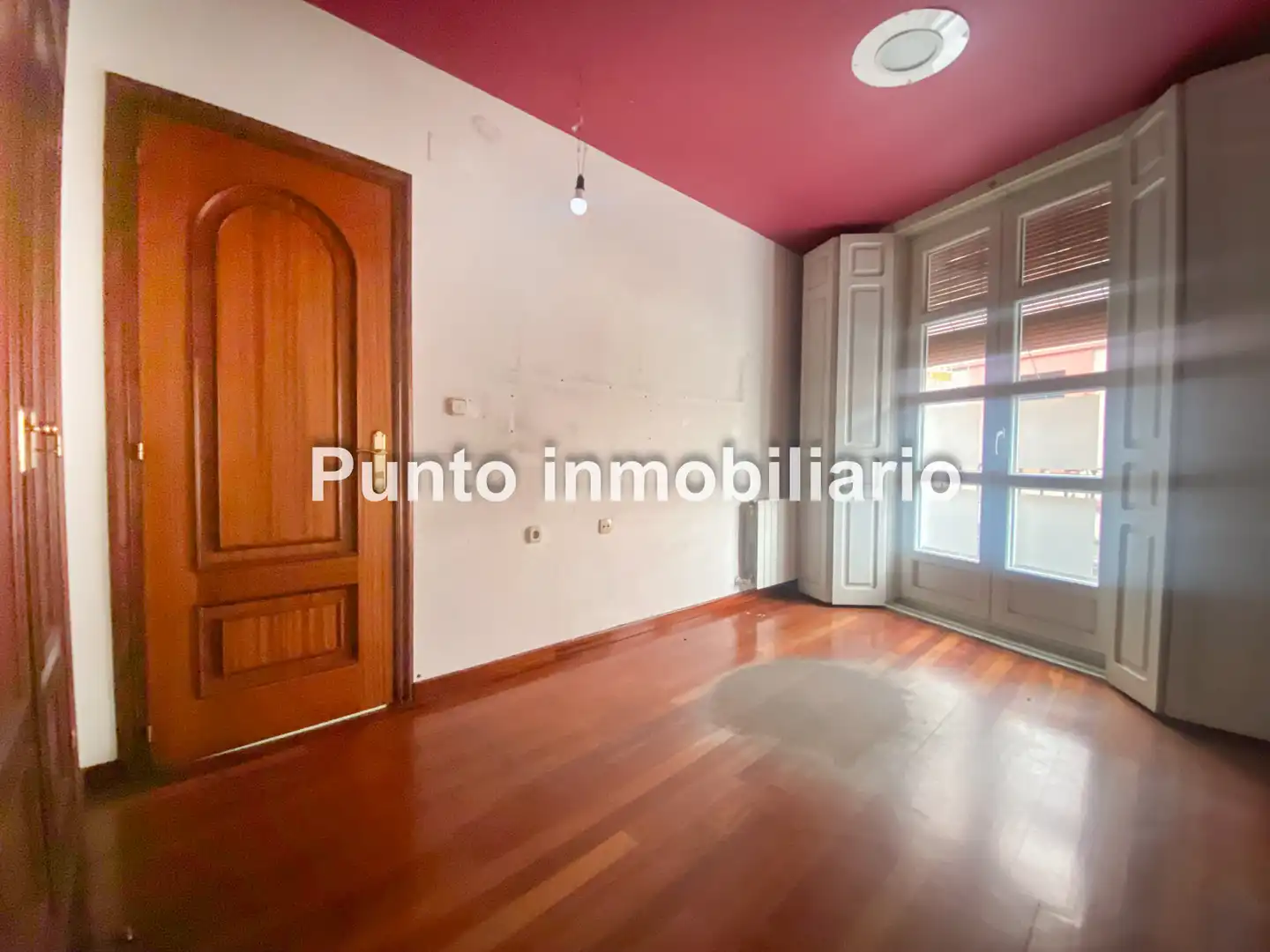 Living room of Flat for sale in Valladolid  with Heating, Parquet flooring and Terrace