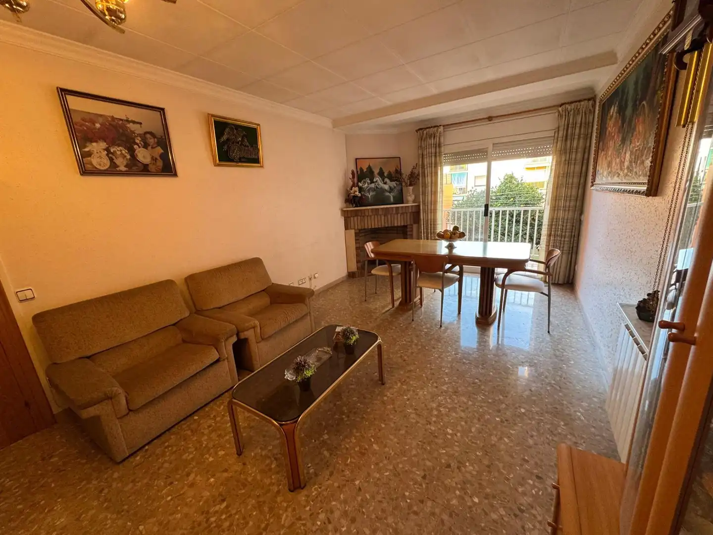Wohnzimmer von Haus oder Chalet zum Verkauf in Cornellà de Llobregat mit Heizung, Privatgarten und Terrasse