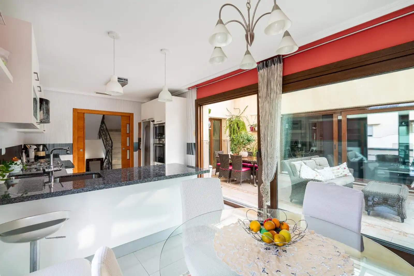 Cocina de Casa o chalet en venta en Almería con Aire acondicionado, Calefacción y Jardín privado