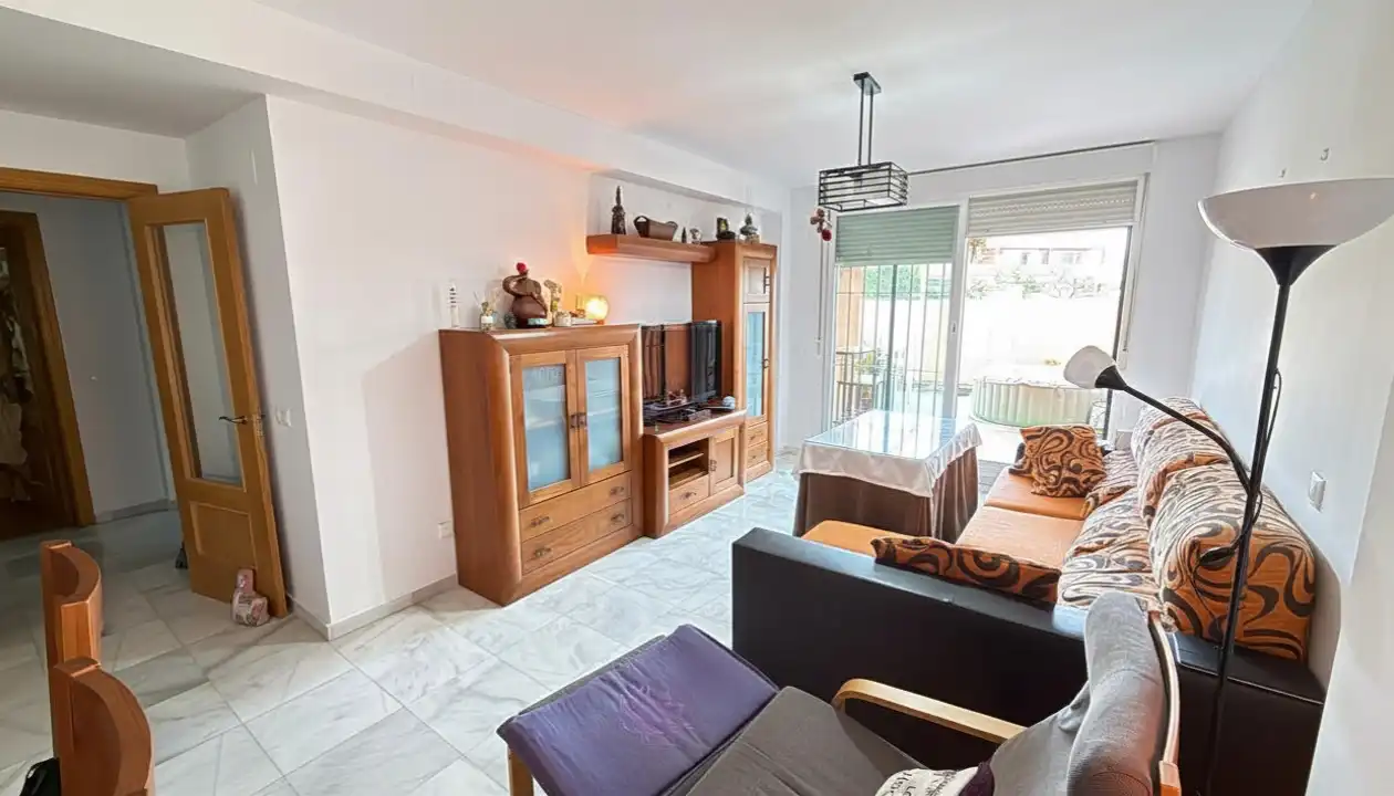 Sala de estar de Piso en venta en Vélez-Málaga con Aire acondicionado, Terraza y Amueblado