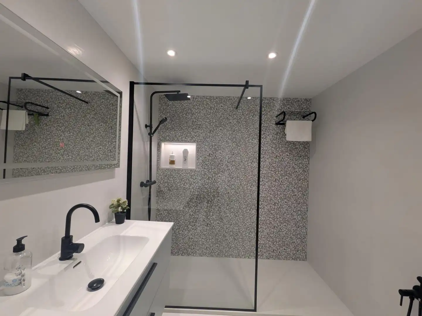 Bathroom of Flat for sale in Córdoba  with Air Conditioner, Terrace and Furnished