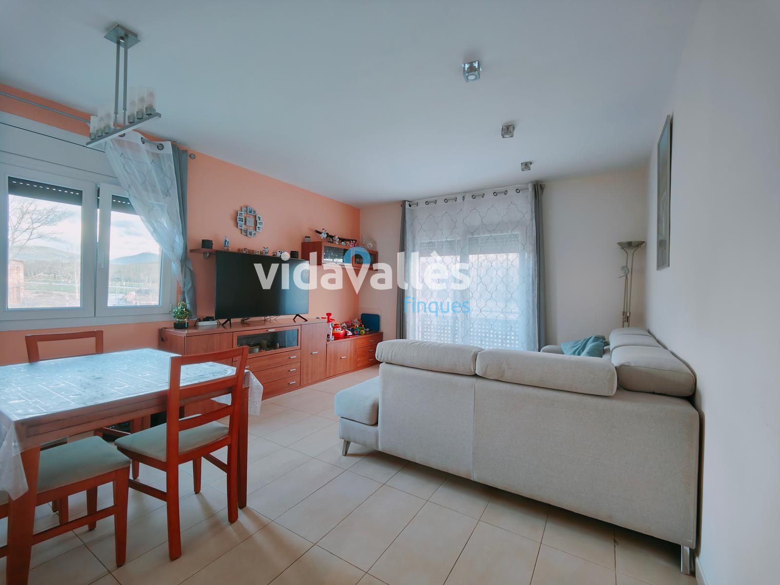 Schlafzimmer von Wohnung zum Verkauf in Riells i Viabrea mit Klimaanlage, Heizung und Ofen