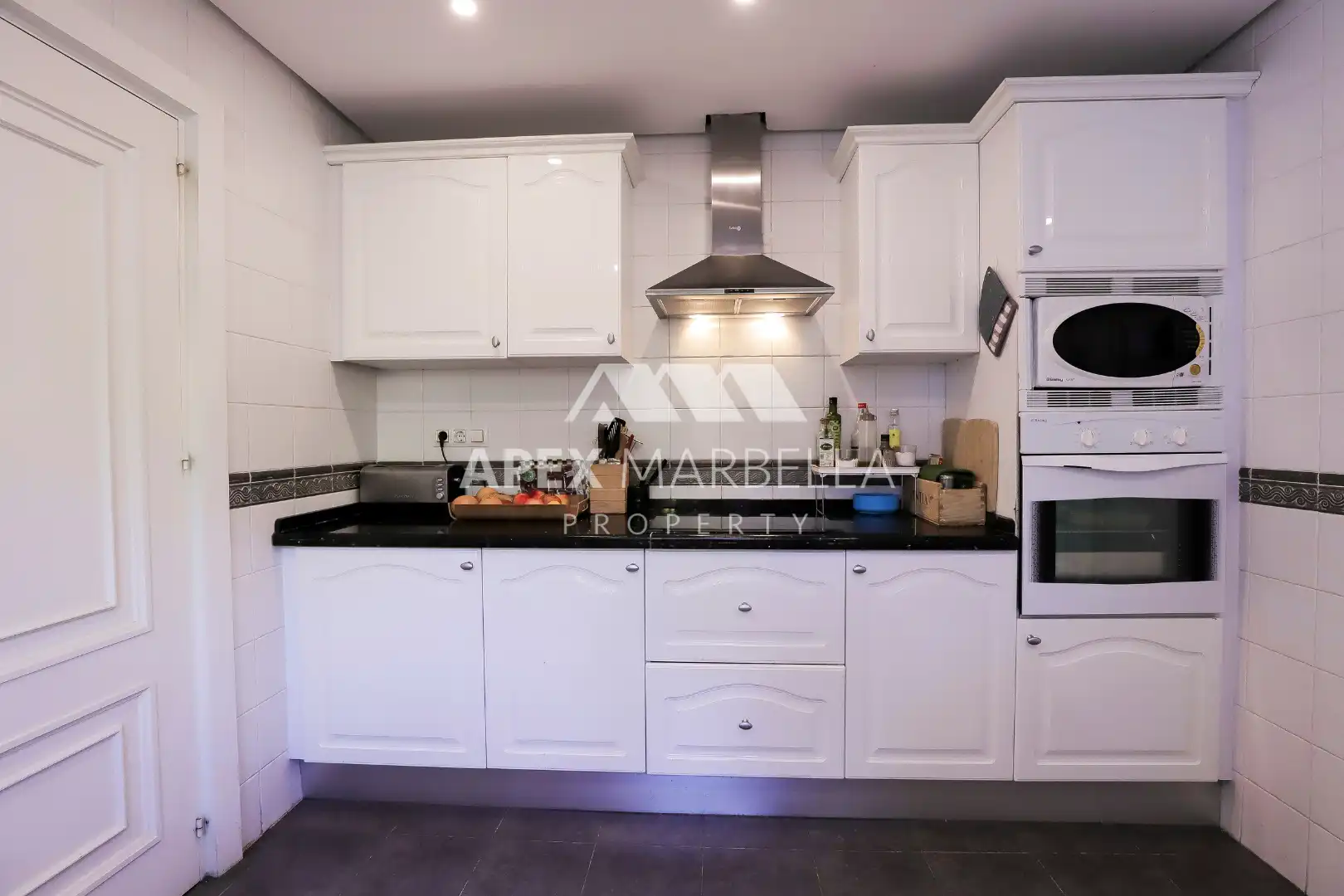 Küche von Wohnung zum Verkauf in Marbella mit Klimaanlage, Terrasse und Möbliert