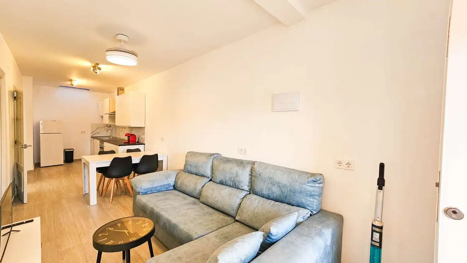 Sala d'estar de Casa adosada en venda en Torrevieja amb Aire condicionat, Calefacció i Terrassa