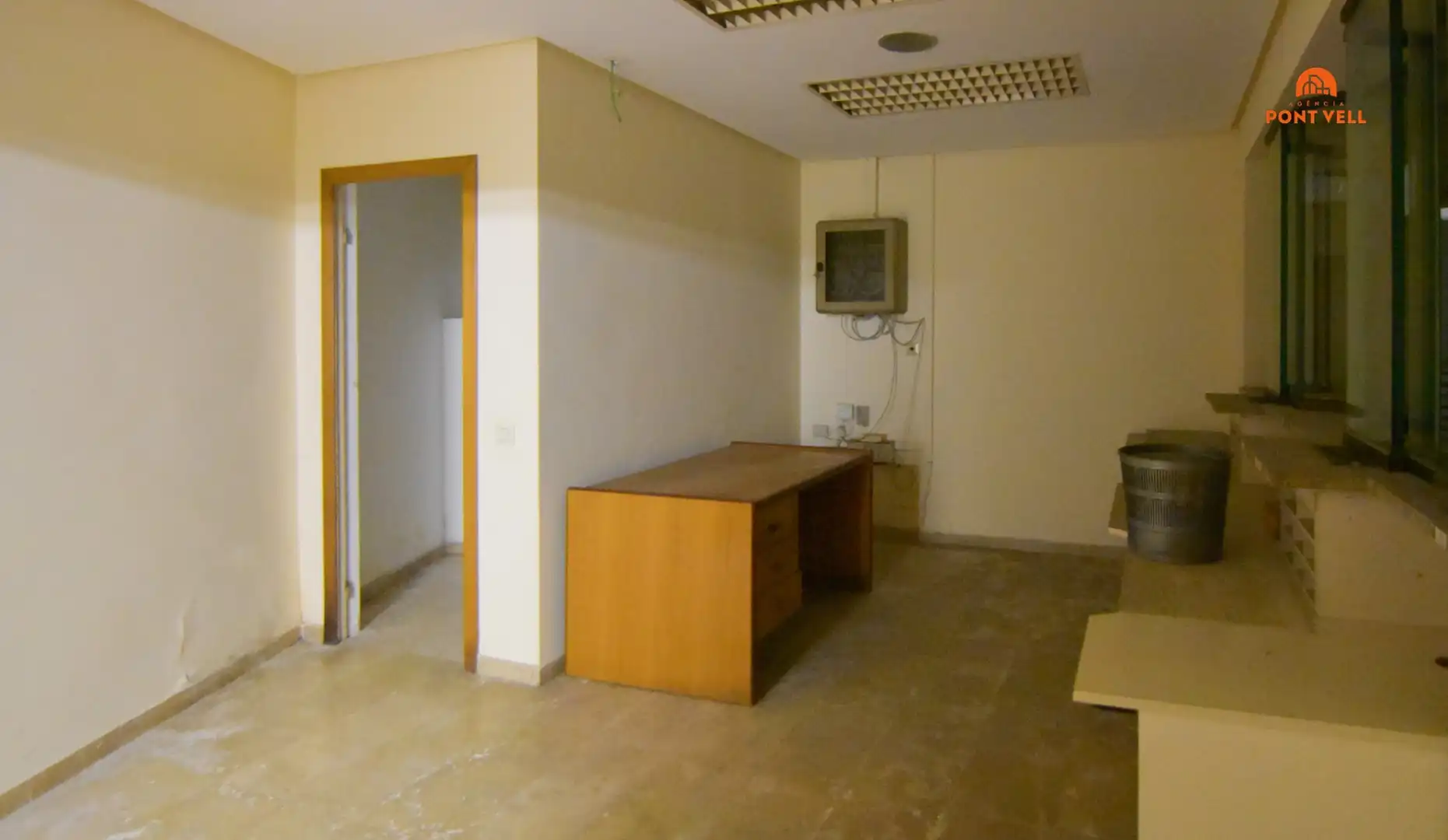 Local commercial à louer à La Bisbal d'Empordà, imagen 16