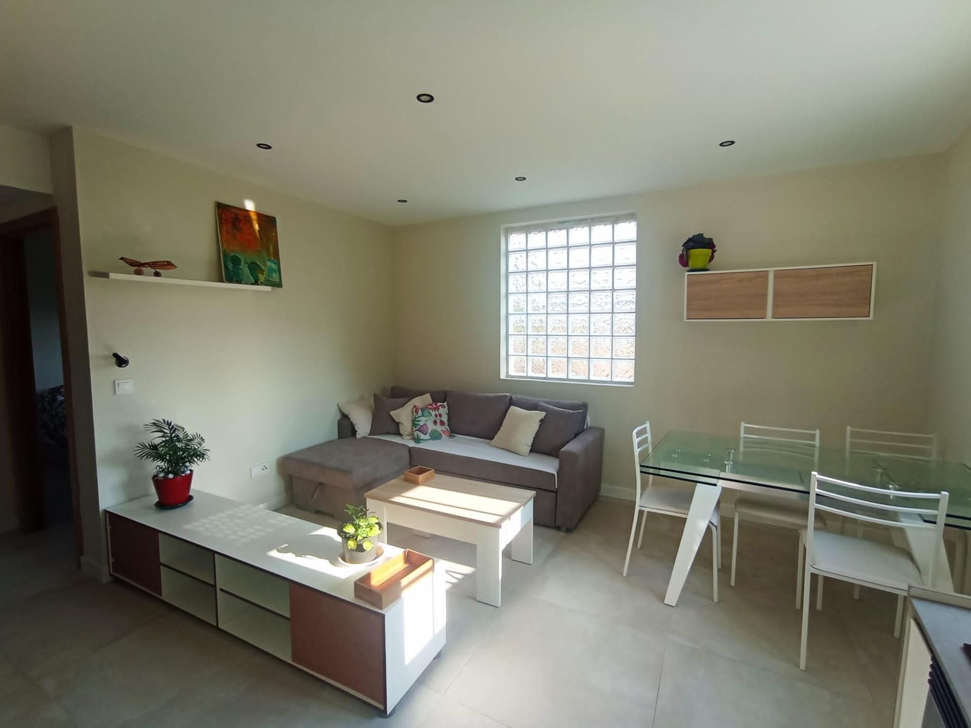 Sala d'estar de Casa o xalet en venda en Santiago de Compostela  amb Calefacció