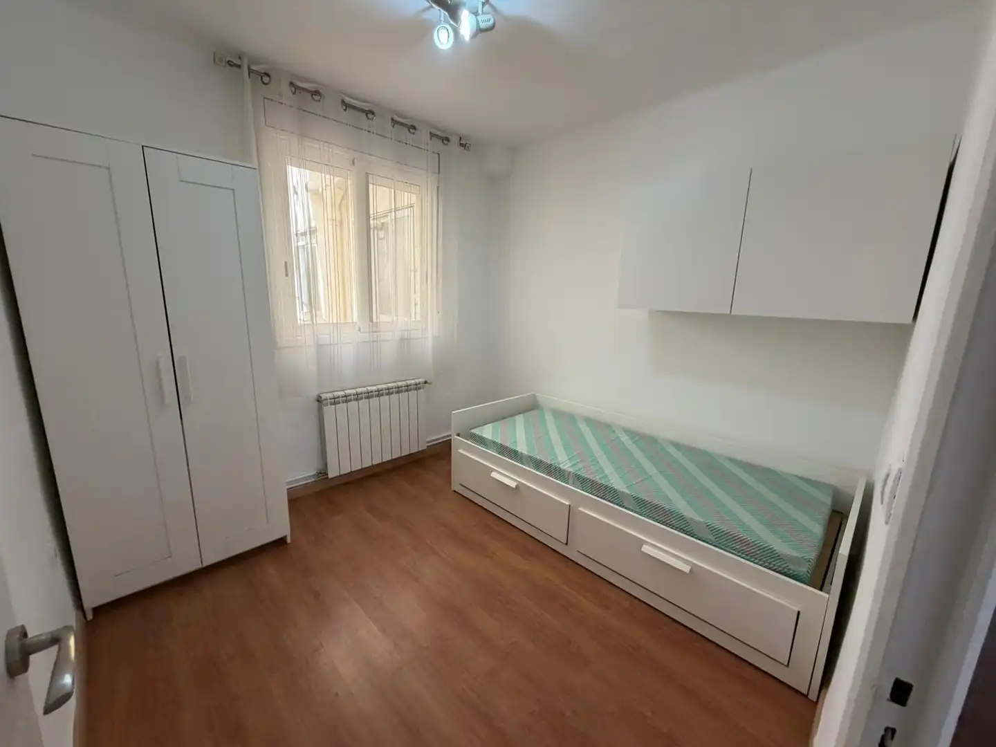 Habitación de Piso de alquiler en Lleida con Calefacción, Parquet y Amueblado