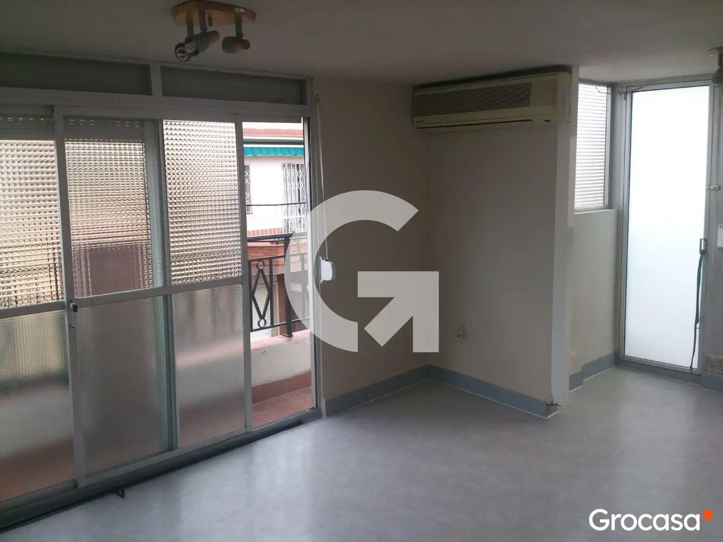 Balcony of Flat for sale in L'Hospitalet de Llobregat  with Terrace and Oven
