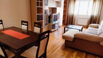 Sala d'estar de Apartament de lloguer en Villaquilambre amb Calefacció, Terrassa i Traster