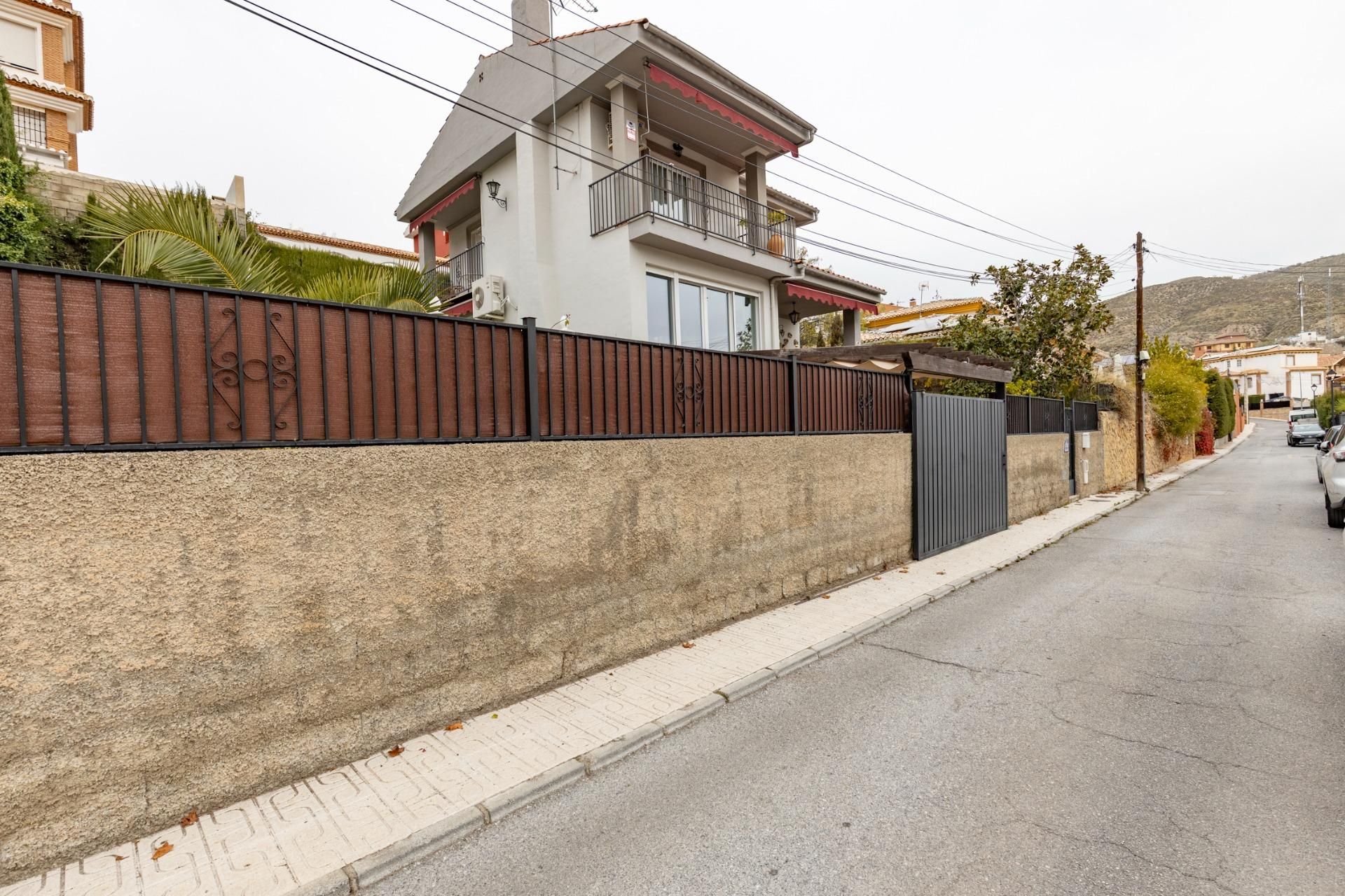 Exterior view of House or chalet for sale in Pinos Genil  with Air Conditioner, Heating and Private garden