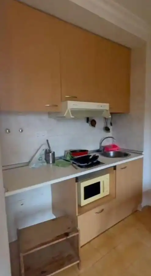 Küche von Wohnung zum Verkauf in Torrevieja mit Klimaanlage, Terrasse und Möbliert