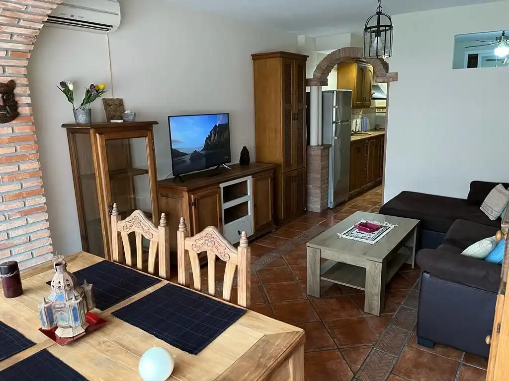 Sala de estar de Apartamento de alquiler en Algeciras con Aire acondicionado, Jardín privado y Amueblado