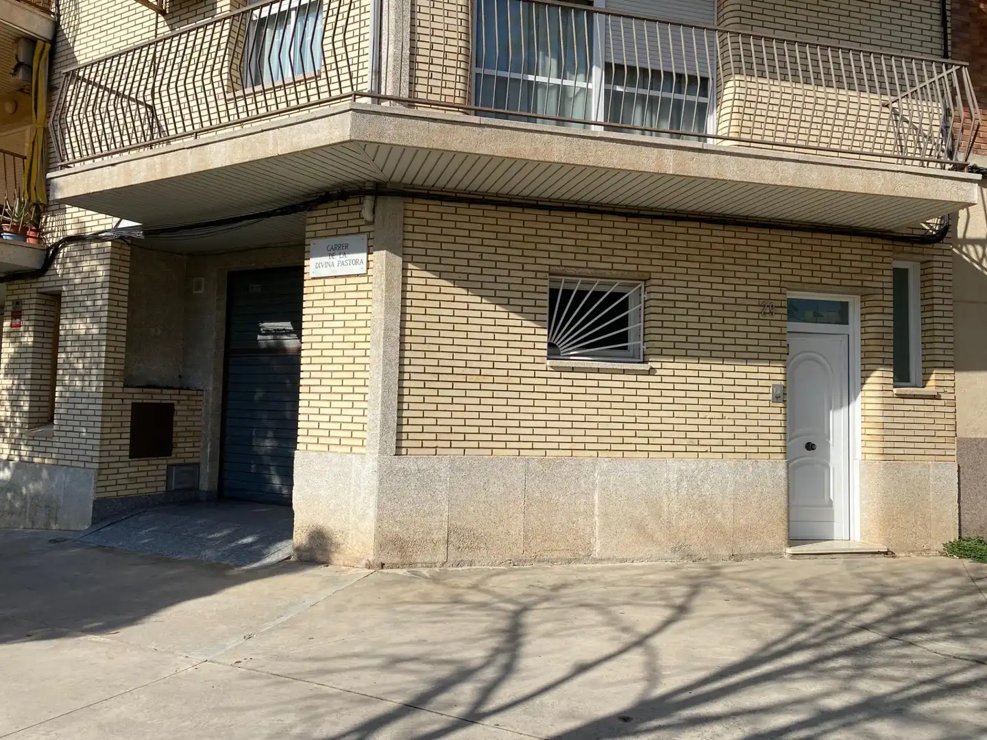 Vista exterior de Casa adosada en venta en Manresa con Calefacción