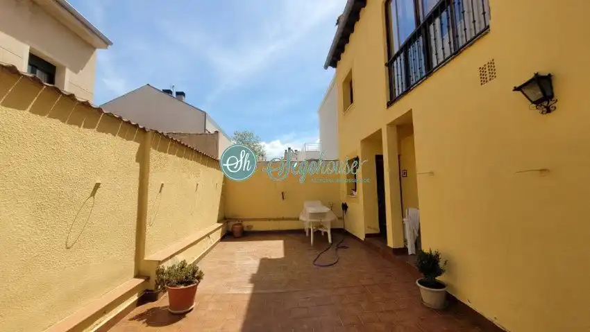 Vista exterior de Casa o xalet en venda en Segovia amb Calefacció, Parquet i Terrassa