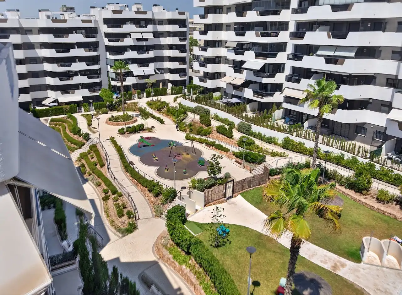 Terraza de Ático en venta en Elche / Elx con Aire acondicionado, Calefacción y Jardín privado