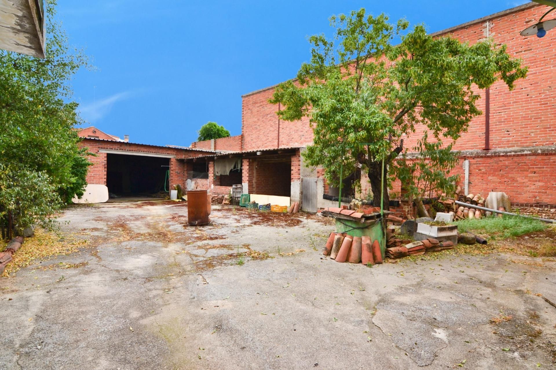 Exterior view of House or chalet for sale in Camarena  with Heating, Private garden and Storage room