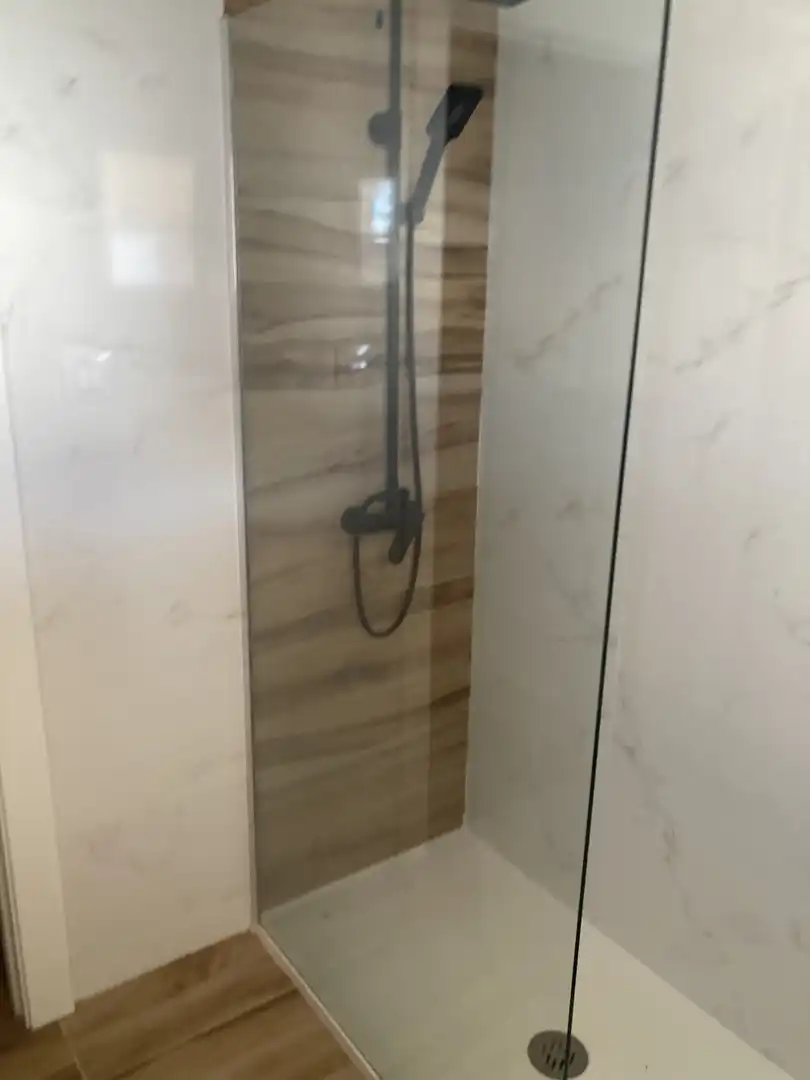 Bany de Casa adosada de lloguer en Peraleda de la Mata amb Aire condicionat, Parquet i Terrassa