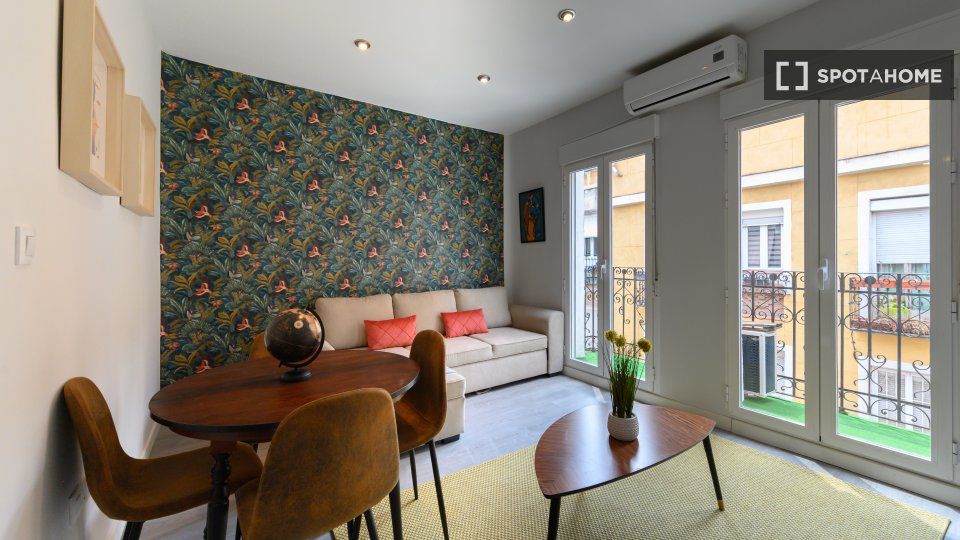 Living room of Flat to rent in  Madrid Capital  with Air Conditioner, Heating and Furnished
