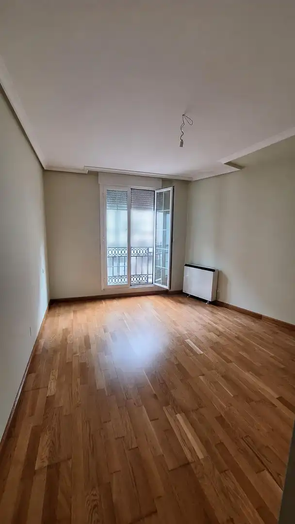 Habitación de Piso en venta en Ponferrada con Calefacción, Parquet y Trastero