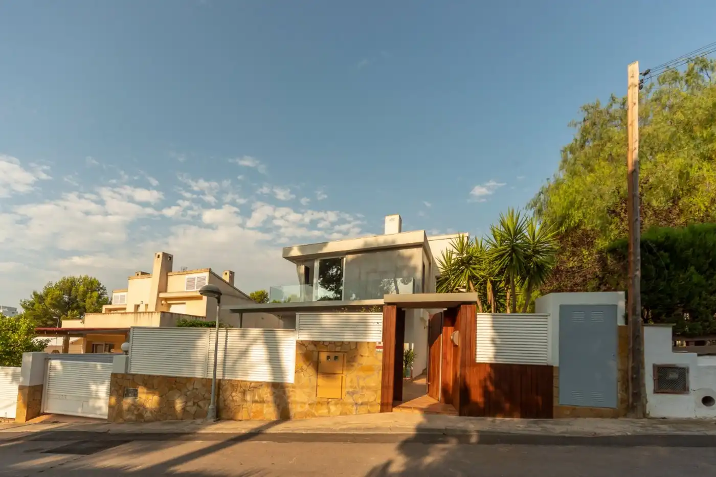 Vista exterior de Casa o chalet en venta en Montornés - Las Palmas - El Refugio