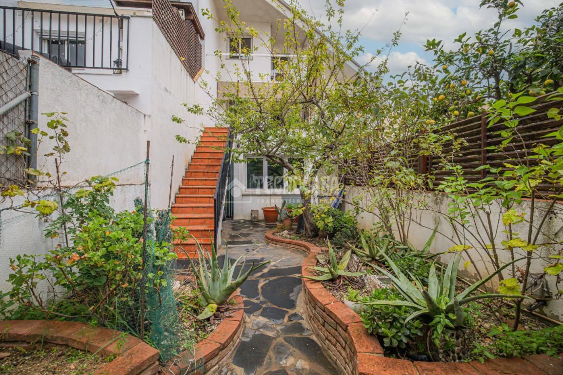 Jardín de Casa adosada en venta en Ripollet con Aire acondicionado, Calefacción y Jardín privado