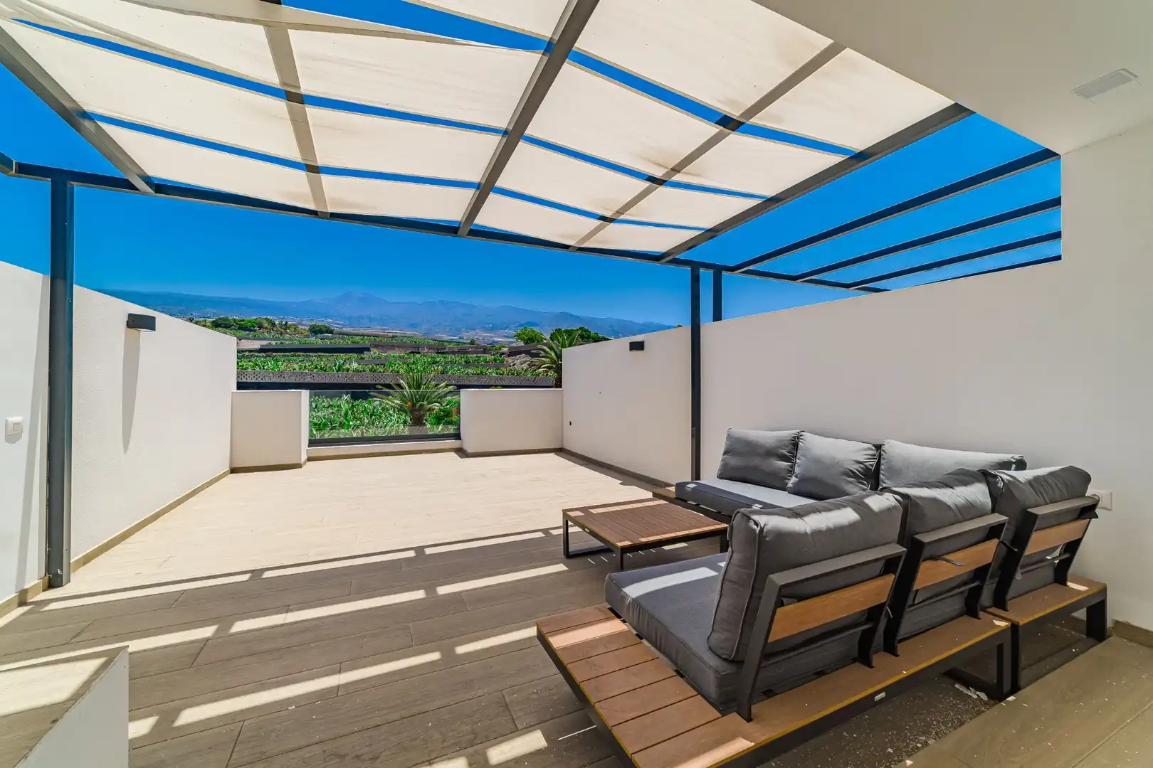 Terrasse von Einfamilien-Reihenhaus zum Verkauf in Guía de Isora mit Terrasse