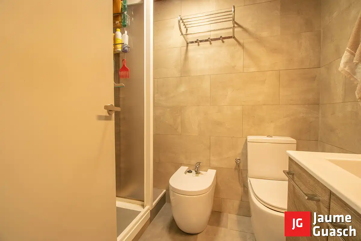 Badezimmer von Wohnung zum Verkauf in Torredembarra mit Klimaanlage, Heizung und Balkon