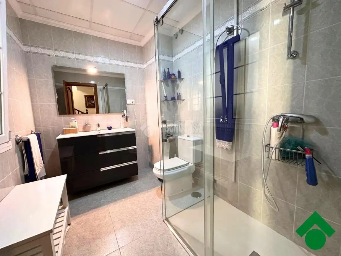 Bathroom of Houses for sale in Álora, Málaga