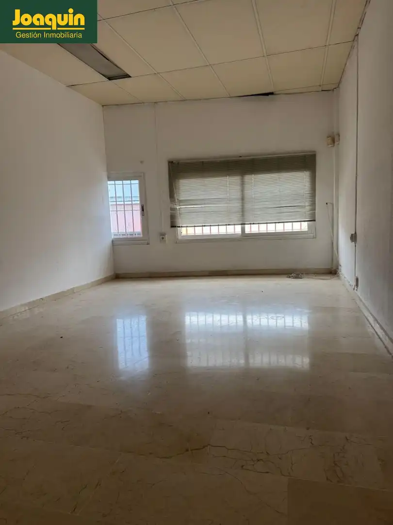 Living room of Industrial buildings for rent in Sevilla