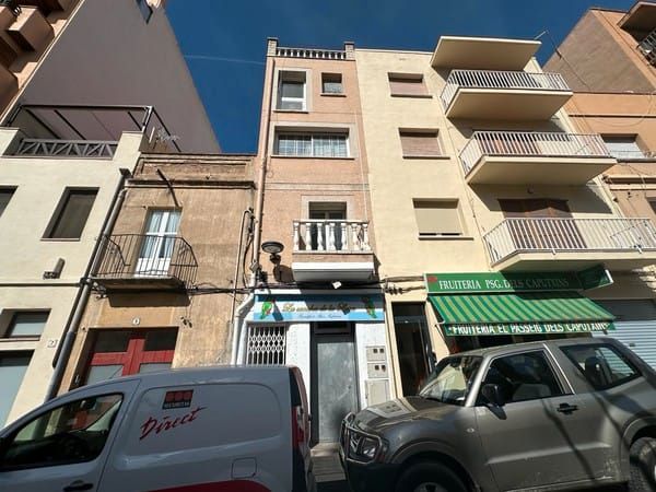 Vista exterior de Casa adosada en venda en Valls amb Calefacció i Balcó