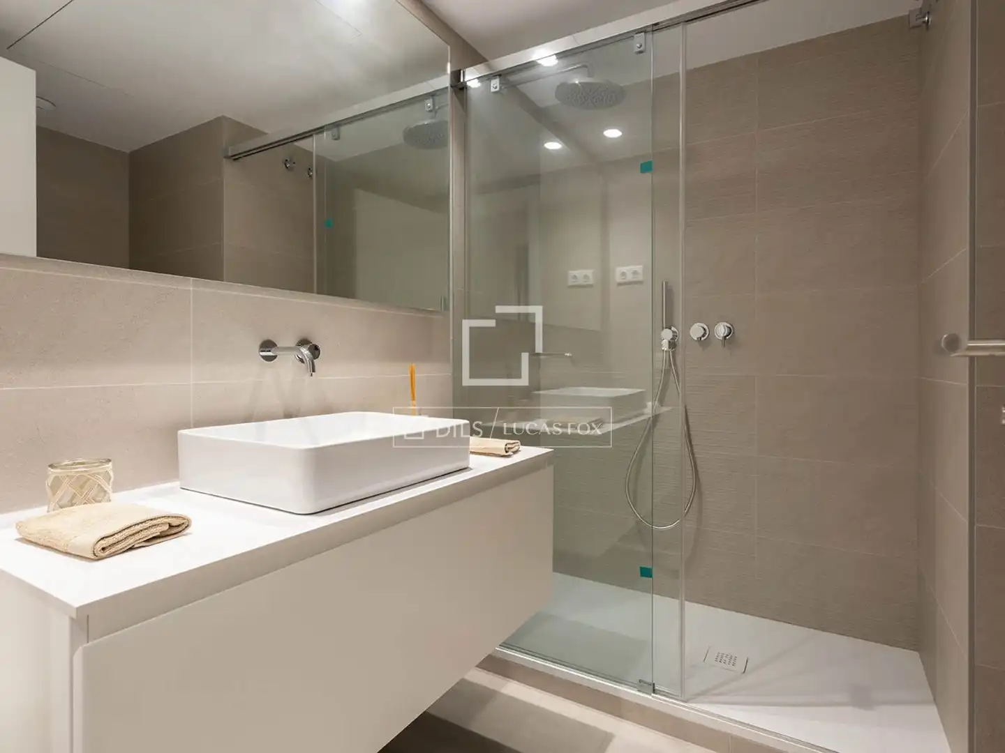 Bathroom of Flat for sale in Barcelona  with Air Conditioner, Heating and Terrace