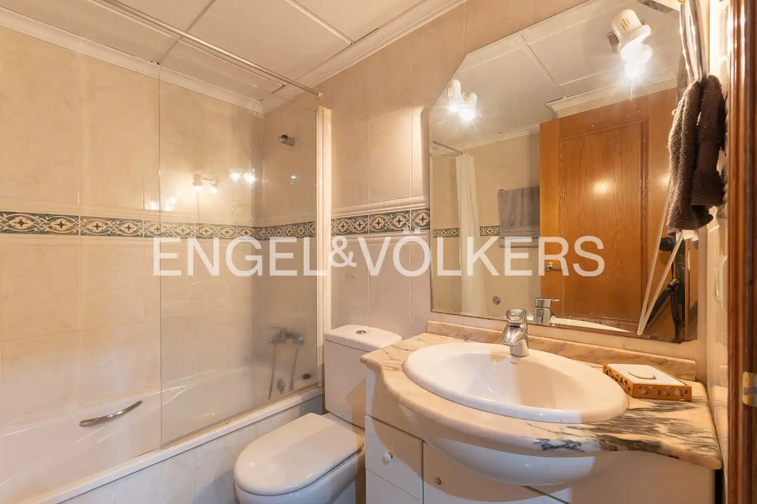 Baño de Piso de alquiler en Valencia con Aire acondicionado, Calefacción y Jardín privado