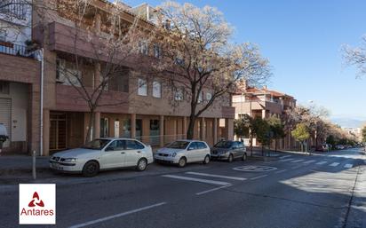 Vista exterior de Pis en venda en  Granada Capital amb Aire condicionat i Balcó