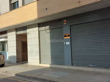 Locale commerciale in affitto a Carrer del President Francesc Macià 61