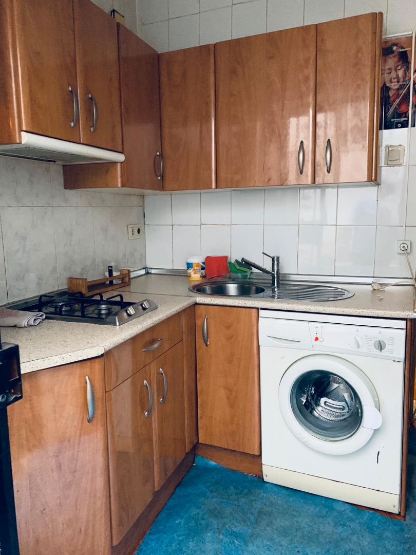 Cuina de Apartament de lloguer en  Granada Capital amb Moblat i Rentadora