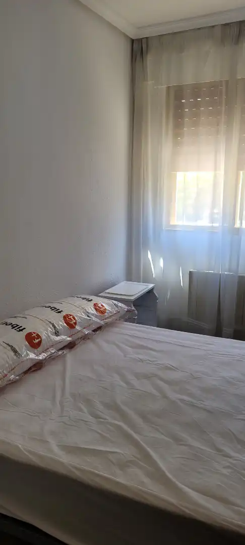 Habitación de Piso de alquiler en Cuenca con Calefacción, Parquet y Amueblado