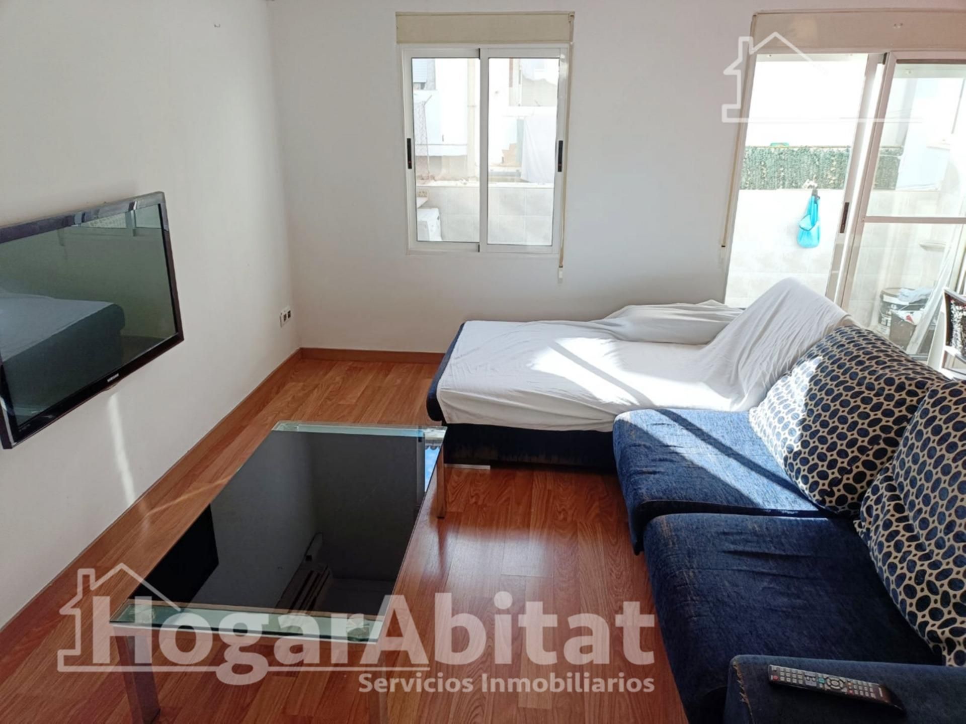 Sala d'estar de Pis en venda en Torrent amb Aire condicionat, Parquet i Balcó