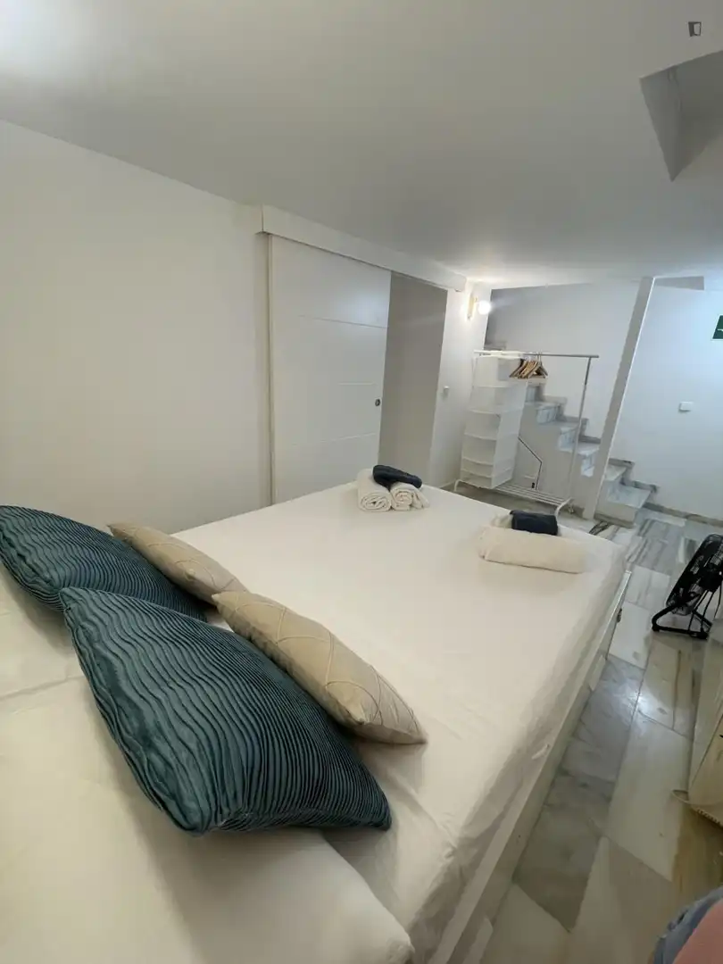 Habitación de Apartamento de alquiler en Madrid con Aire acondicionado, Calefacción y Amueblado
