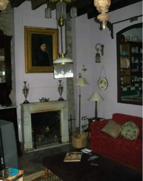 Sala d'estar de Casa adosada en venda en Sobrescobio amb Calefacció i Moblat